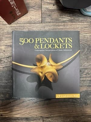500 PENDANTS & LOCKETS: CONTEMPORARY INTERPRETATIONS OF By Lark Books BRAND NEW - Image 1