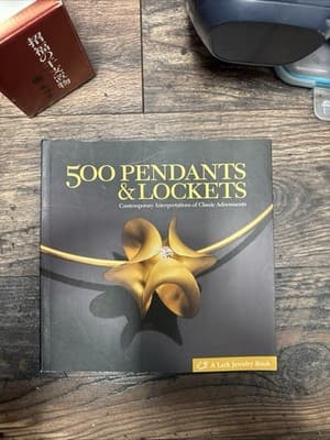 500 PENDANTS & LOCKETS: CONTEMPORARY INTERPRETATIONS OF By Lark Books BRAND NEW - Thumbnail 2