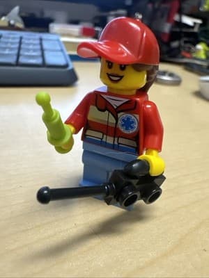 Lego Pilot Female Minifigure from set 60179 City cty857 C16-3 - Image 1