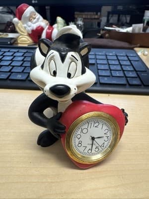 Warner Bros. Studio Pepe Le Pew Heart Clock Figure 1998 3.5” Tested Working - Image 1