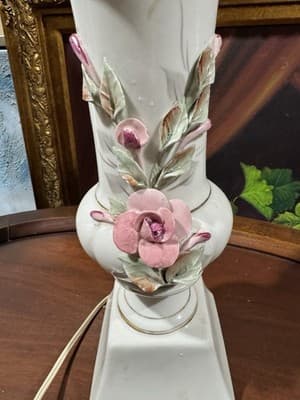 Vintage Lg. Porcelain Soft White Table Lamp w/ Applied Roses 19 “ Made in Japan - Thumbnail 2