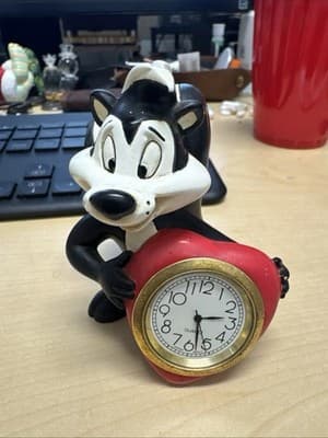 Warner Bros. Studio Pepe Le Pew Heart Clock Figure 1998 3.5” Tested Working - Thumbnail 2