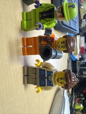LEGO Minifigure Lot 5 City Batman Rugby Adventurer Worker Tribal Mix Fig - Thumbnail 3