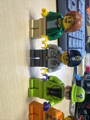 LEGO Minifigure Lot 5 City Batman Rugby Adventurer Worker Tribal Mix Fig - Thumbnail 2
