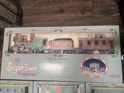 NEW OLD STOCK Precious Moments The Sugar Town Express Holiday Train Set + 3 Cars - Thumbnail 2