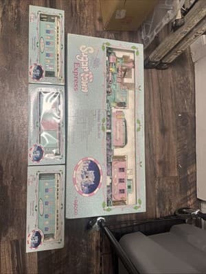 NEW OLD STOCK Precious Moments The Sugar Town Express Holiday Train Set + 3 Cars - Thumbnail 6
