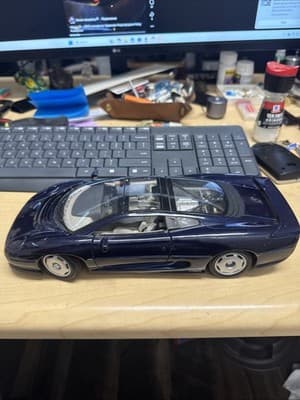 Maisto 1:18 Scale Jaguar XJ220 1992 Blue Diecast Model Car Original - Image 1