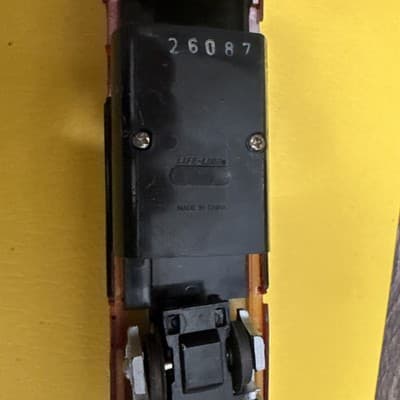 HO Scale Life Like Train SANTA FE 3500 GP 38 Diesel POWERED Locomotive - Thumbnail 5