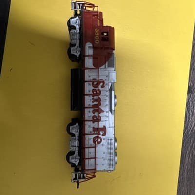 HO Scale Life Like Train SANTA FE 3500 GP 38 Diesel POWERED Locomotive - Thumbnail 4