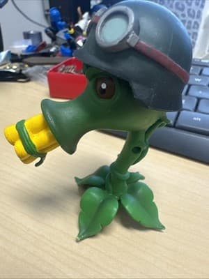 2014 Plants vs Zombies Garden Warfare Gatling Peashooter Figure Diamond Select - Image 1