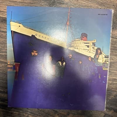 THREE DOG NIGHT AROUND THE WORLD WITH THREE DOG NIGHT LP Side A&B Only VG+/VG+ - Thumbnail 2