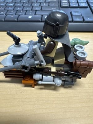 LEGO Star Wars 75436 The Mandalorian & Grogu's Speeder Bike Toy - incl. a Grogu - Thumbnail 5