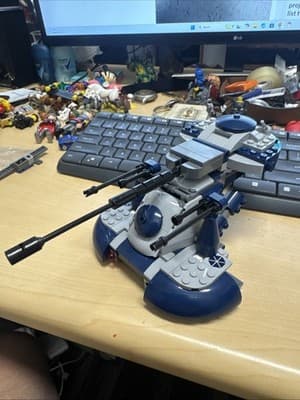 LEGO Star Wars: Armored Assault Tank (AAT) (75283) - Image 1