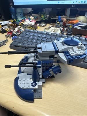 LEGO Star Wars: Armored Assault Tank (AAT) (75283) - Thumbnail 2