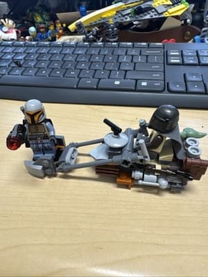 LEGO Star Wars 75436 The Mandalorian & Grogu's Speeder Bike Toy - incl. a Grogu - Thumbnail 6