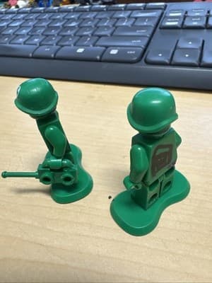 LEGO Green Army Man Minifigure Medic toy002 7595 Toy Story CMF Lot Rare Retired - Thumbnail 3