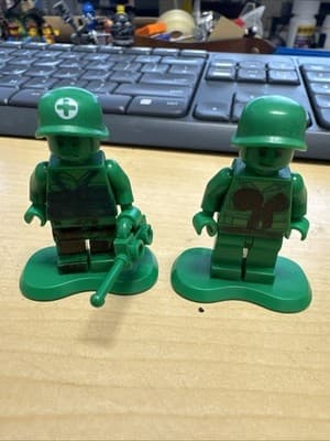 LEGO Green Army Man Minifigure Medic toy002 7595 Toy Story CMF Lot Rare Retired - Image 1