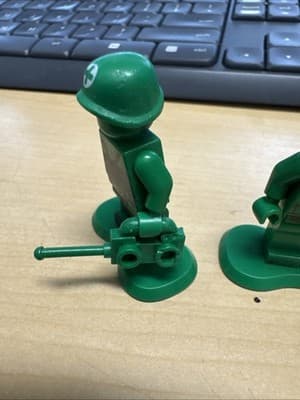 LEGO Green Army Man Minifigure Medic toy002 7595 Toy Story CMF Lot Rare Retired - Thumbnail 2