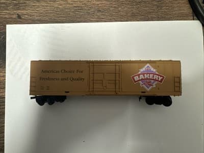 HO Scale 50' Refer Cars Publix Bakery - Image 1