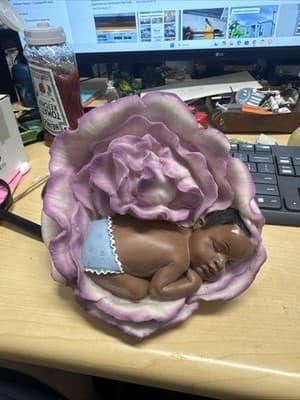 african american baby on lily pad figurine - Thumbnail 2