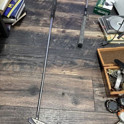 Odyssey White Hot #2 Center-Shafted Blade Putter, RH, 35" - Thumbnail 4