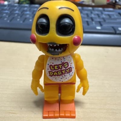 McFarlane Five Nights at Freddy's Chica minifigure compatible FNAF 2016 - Image 1