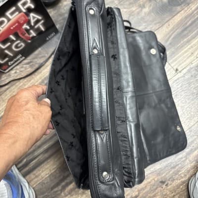 Vintage Visconti London Black Soft Leather Crossbody Flap Messenger Bag - Thumbnail 5