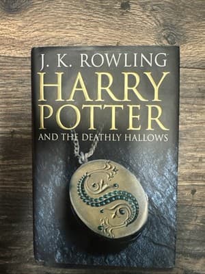 Harry Potter and the Deathly Hallows By J. K. Rowling 2007 Hardcover Dust Jacket - Image 1