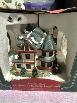 1994 Santa's Best Christmas In New England Village with Box - Image 1