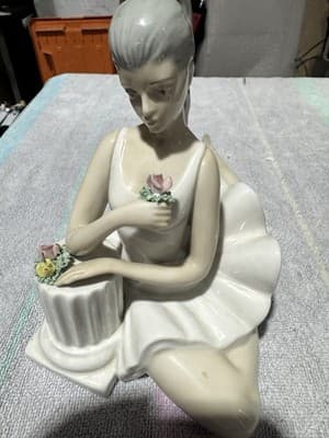 Porceval Vintage* Porcelain Sitting Ballerina Figurine (Made in Spain) - Image 1
