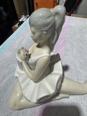 Porceval Vintage* Porcelain Sitting Ballerina Figurine (Made in Spain) - Thumbnail 2