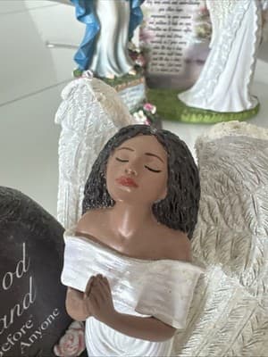 Hamilton Collection, Keith Mallet, She Who Kneels Before God - Thumbnail 3