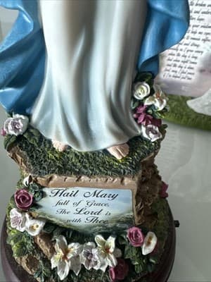 Thomas Kincaid Hail Mary Full Of Grace Illuminated Sculpture Broken Finger - Thumbnail 2