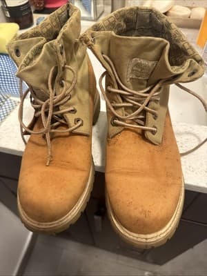 Timberland Youth / Woman Size 7m Wheat Leather Boots - Image 1