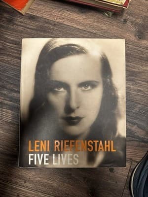Leni Riefenstahl-Five Lives: A Biography in Pictures. 2000. - Image 1