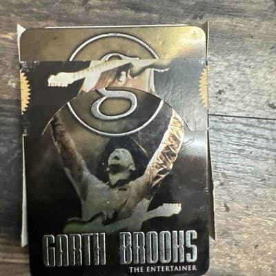 Garth Brooks Boxed Tin Gift Set- 5 CDs The Enterainer - Image 1