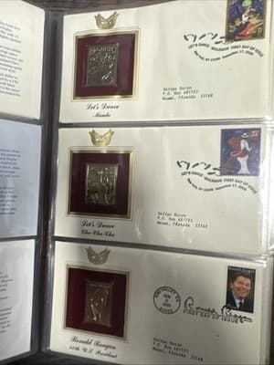 Golden Replicas of United States Stamps Surfaces 22k Gold , 74 Stamps - Thumbnail 3
