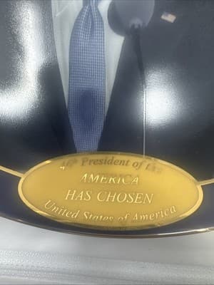 Joe Biden Commemorative plate. Bradford Exchange "An historic change - Thumbnail 3