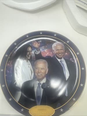 Joe Biden Commemorative plate. Bradford Exchange "An historic change - Image 1