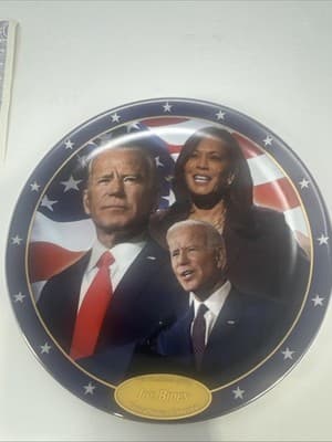 Joe Biden Commemorative plate. Bradford Exchange "An historic change - Image 1