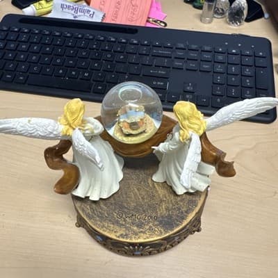 2010 Two Angels "Oh Come Let Us Adore Him" Music Box Snow Globe Collections Etc. - Thumbnail 3
