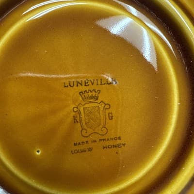 Luneville Louis XV Honey Teacups and Saucers - France - Set of 4 - Thumbnail 4