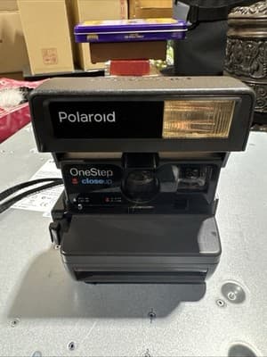 Vintage Polaroid One Step Close Up 600 Instant Film Camera and Strap - Image 1