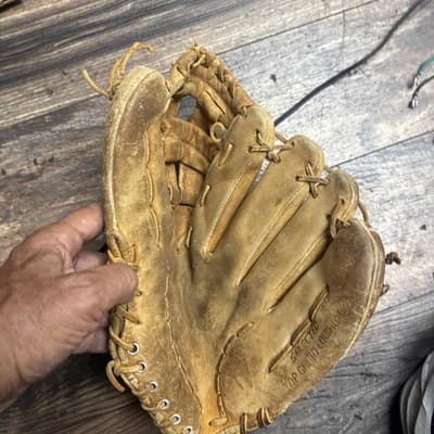 Vintage 1950s Regent Baseball Glove Rare - Thumbnail 6