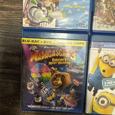 Lot of 4 Disney Blu-ray,Zootopiaa Toy Story,Madagascar 3, Despicable Me2 - Thumbnail 5