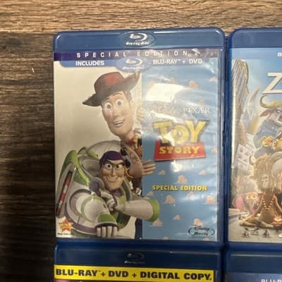 Lot of 4 Disney Blu-ray,Zootopiaa Toy Story,Madagascar 3, Despicable Me2 - Thumbnail 2