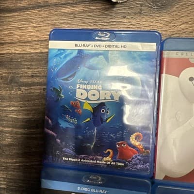 Lot of 4 Disney Blu-ray, Toy Story3, Frozen , Big Hero ,finding Dory - Thumbnail 2