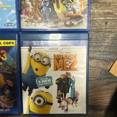 Lot of 4 Disney Blu-ray,Zootopiaa Toy Story,Madagascar 3, Despicable Me2 - Thumbnail 4