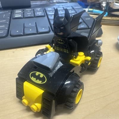 LEGO DC Batman vs. The Riddler Robbery 76137 - Image 1