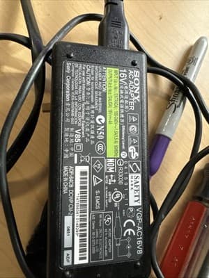 SONY AC Adapter VGP-AC16V8 - Image 1